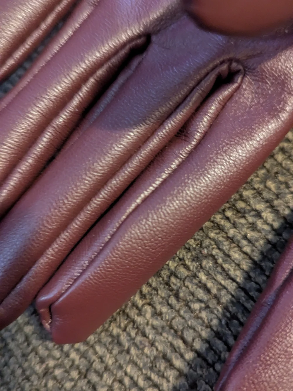 Touchscreen Leather Gloves in Wine